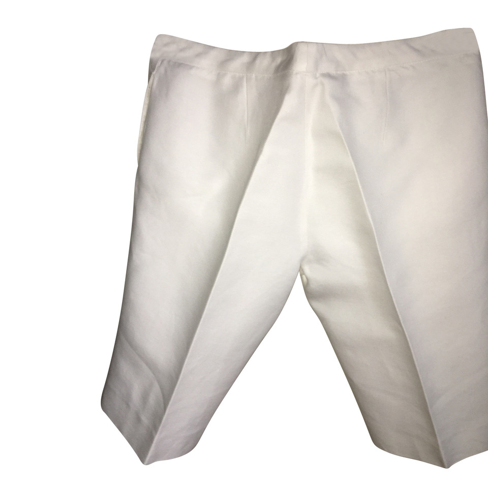 Max Mara Shorts aus Leinen in Weiß