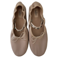 Valentino Garavani Slippers/Ballerina's Leer in Huidskleur