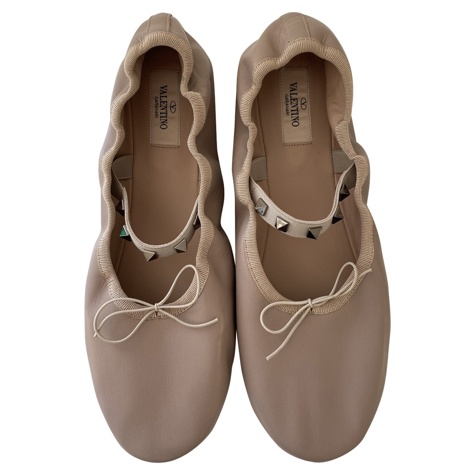 Valentino Garavani Slippers/Ballerinas Leather in Nude