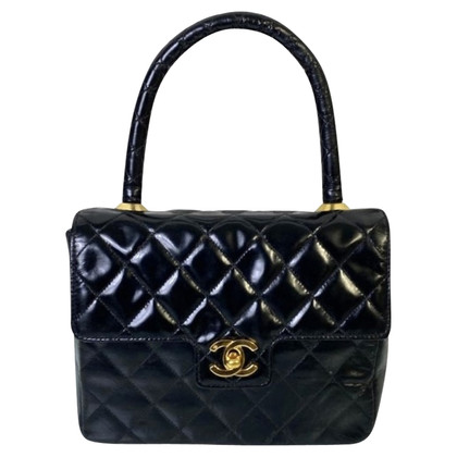 Chanel Top Handle Flap Bag in Pelle verniciata in Nero
