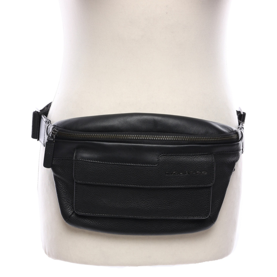 Piquadro Shoulder bag Leather in Black