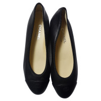 Chanel Slipper/Ballerinas aus Leder in Schwarz