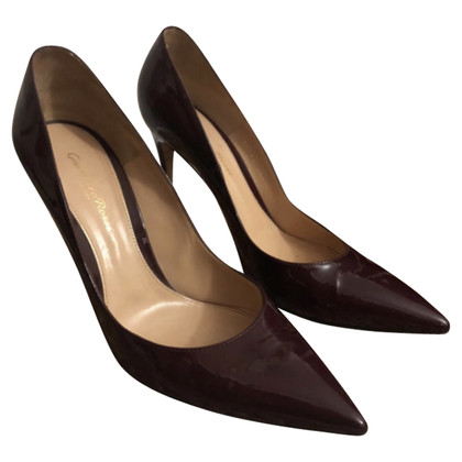 Gianvito Rossi Pumps/Peeptoes Patent leather in Bordeaux