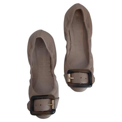 Burberry Slippers/Ballerinas Leather in Beige