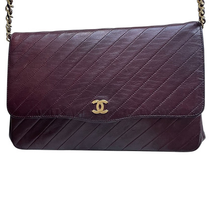 Chanel Flap Bag aus Leder in Bordeaux