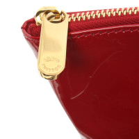 Louis Vuitton Bellevue PM23 aus Lackleder in Bordeaux