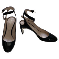 Nicholas Kirkwood Pumps/Peeptoes en Cuir verni en Noir