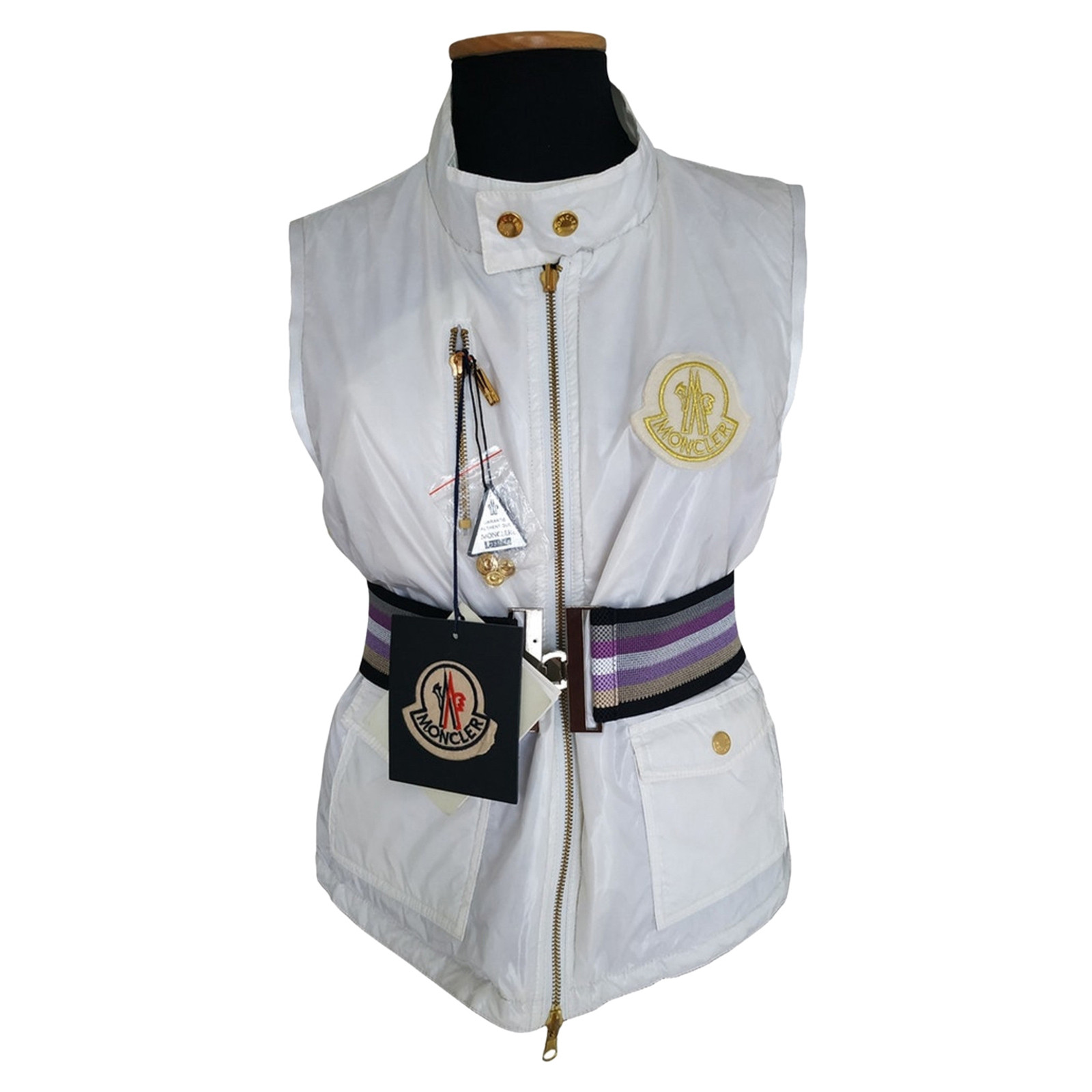 Moncler Gilet in Bianco - Second hand Moncler Gilet in Bianco acquista di  seconda mano a 239€ (4218639)