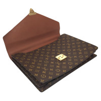 Louis Vuitton "Serviette Conseiller Monogram Canvas"