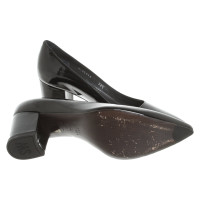 Stuart Weitzman Pumps/Peeptoes aus Lackleder in Schwarz