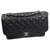 Chanel Classic Flap Bag Jumbo aus Leder in Schwarz