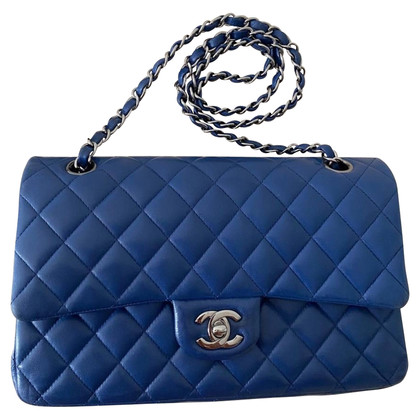 Chanel Timeless Classic Lakleer in Blauw