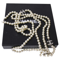 Chanel Pearl necklace with CC logo