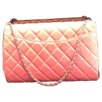 Chanel Classic Flap Bag Medium Leather in Pink