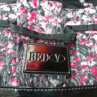 Red (V) deleted product