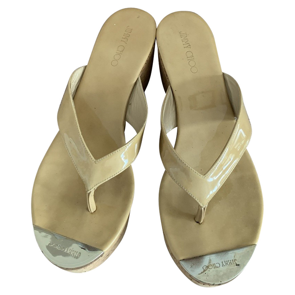 Jimmy Choo Wedges aus Lackleder in Beige