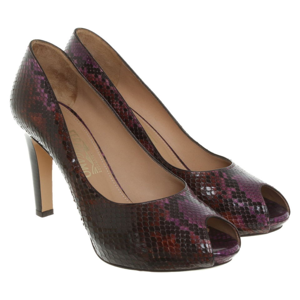 Salvatore Ferragamo Pumps/Peeptoes aus Leder in Violett