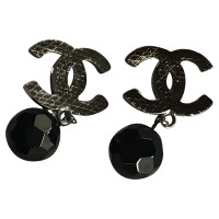 Chanel Ohrring aus Versilbert in Schwarz
