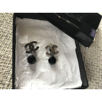 Chanel Ohrring aus Versilbert in Schwarz