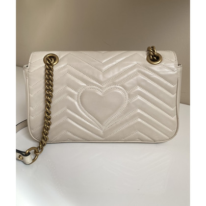 Gucci GG Marmont Flap Bag Normal in Pelle in Bianco