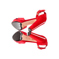 Alexander McQueen Sandalen aus Wildleder in Rot