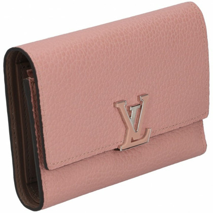 Louis Vuitton Capucines Compact Wallet Leer in Roze