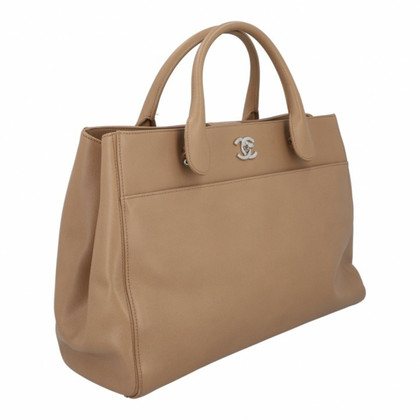 Chanel Executive Leer in Taupe