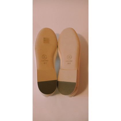 Chanel Slippers/Ballerina's Leer in Crème