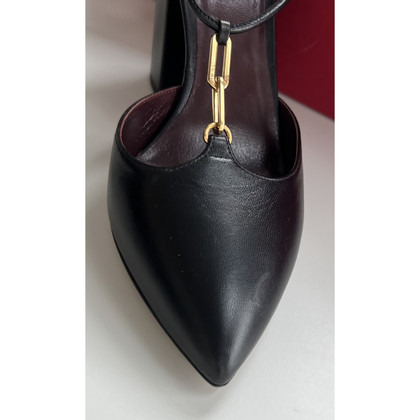 Valentino Garavani Pumps/Peeptoes Leather in Black
