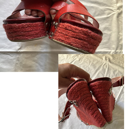 Emporio Armani Sandalen aus Leder in Rot