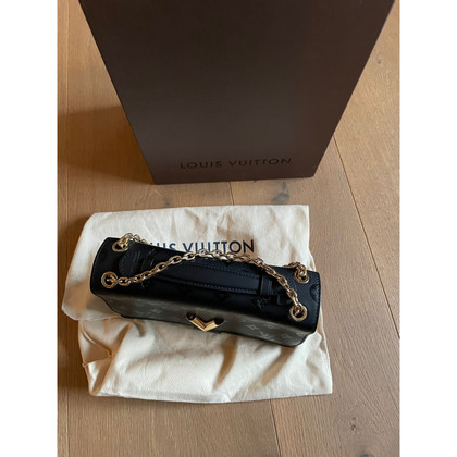 Louis Vuitton Very Chain Leather in Black