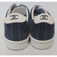 Chanel Sneakers aus Wildleder in Blau