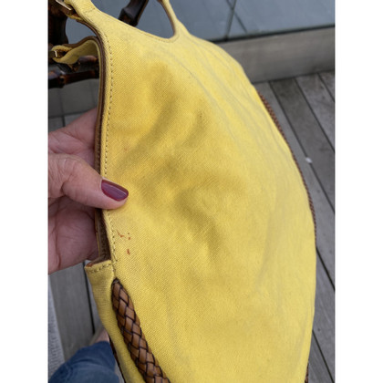 Gucci Handtasche aus Canvas in Gelb