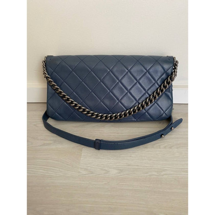 Chanel Handtasche aus Leder in Blau