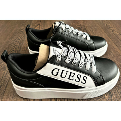 Guess Trainers in Black