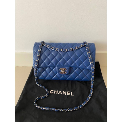 Chanel Timeless Classic Lakleer in Blauw