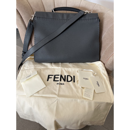 Fendi Peekaboo Bag in Pelle in Grigio