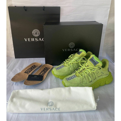 Versace Sneakers aus Leder in Oliv