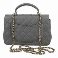 Chanel Top Handle Flap Bag in Pelle in Grigio