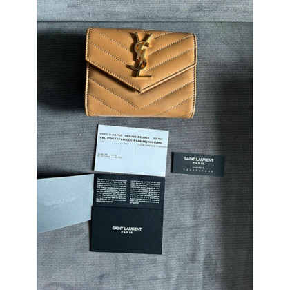 Yves Saint Laurent Täschchen/Portemonnaie aus Leder in Ocker
