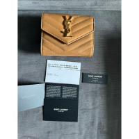 Yves Saint Laurent Täschchen/Portemonnaie aus Leder in Ocker