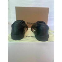 Burberry Sneakers aus Leder in Schwarz