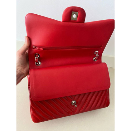 Chanel Chevron Flap Bag Patent leather in Red