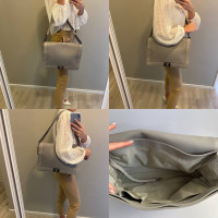 Chanel Flap Bag aus Leder in Grau