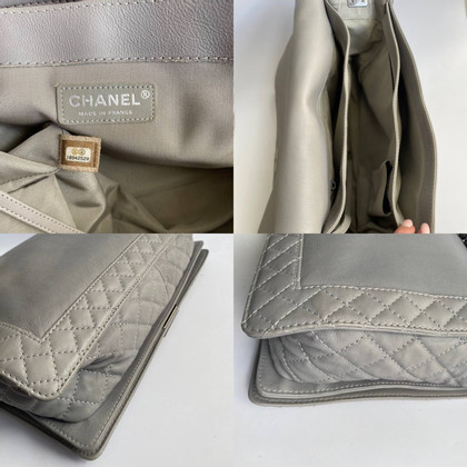 Chanel Flap Bag Leer in Grijs