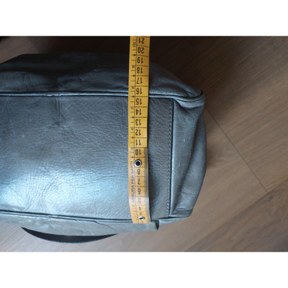 Seventy Handtasche aus Leder in Grau