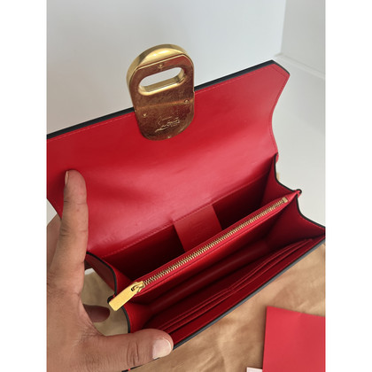 Christian Louboutin Umhängetasche aus Leder in Rot