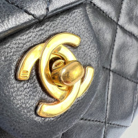 Chanel Flap Bag Mini aus Leder in Schwarz