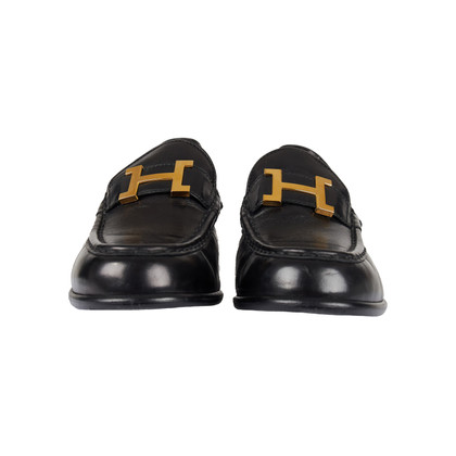 Hermès Pumps/Peeptoes aus Leder in Schwarz
