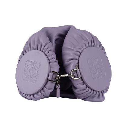 Loewe Umhängetasche aus Leder in Violett
